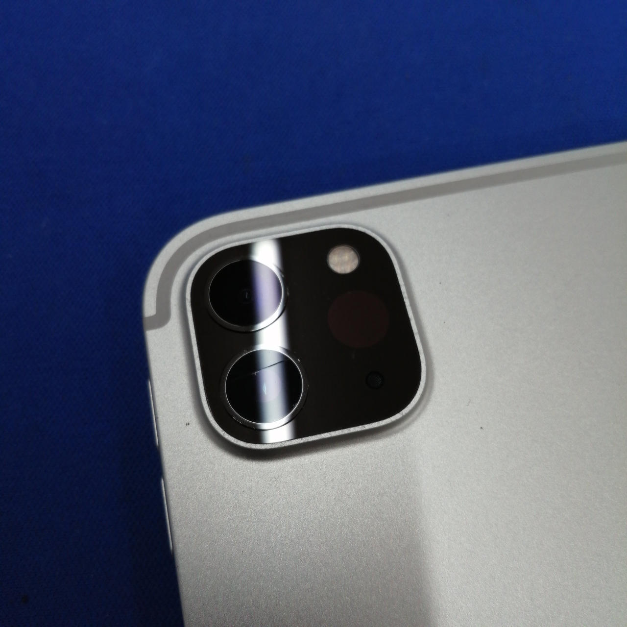 カメラレンズヒビあり