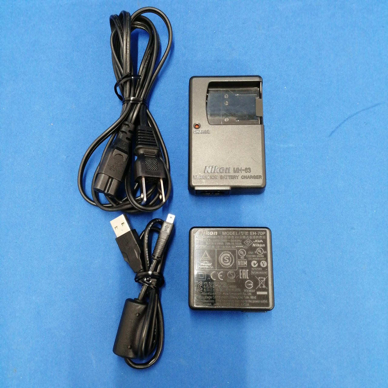 Nikon COOLPIX S3700 中古　本体バッテリーのみ Nikon COOLPIX S3700 中古 本体バッテリーのみ Nikon COOLPIX