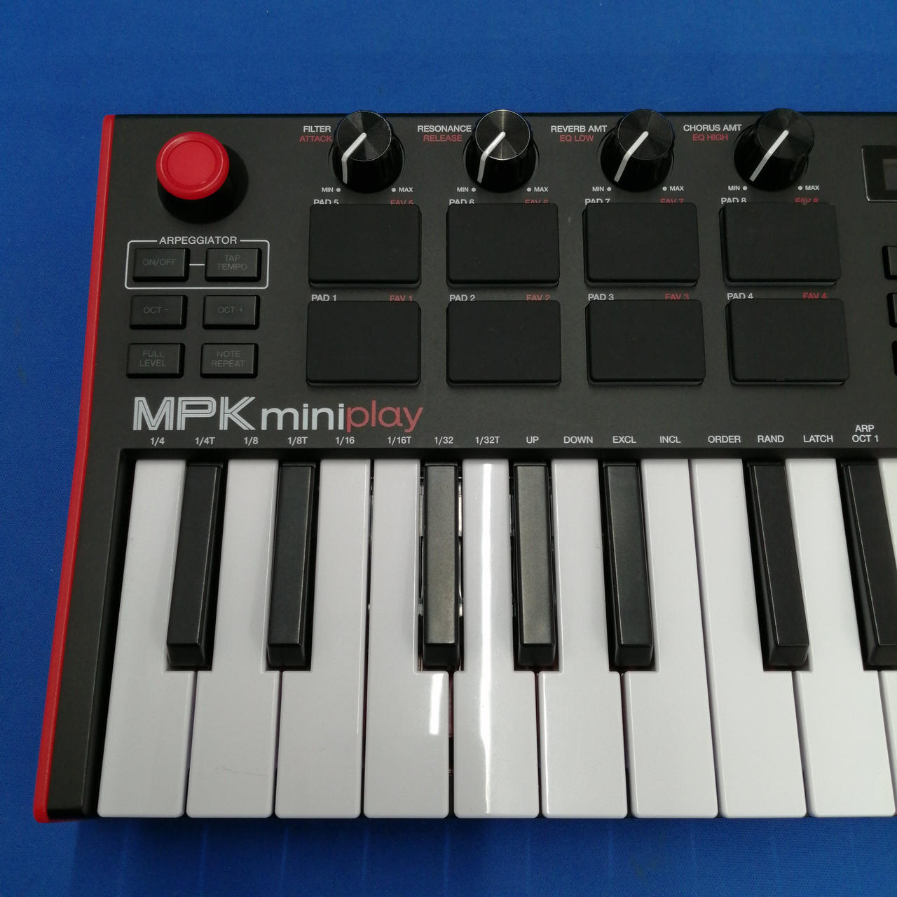 AKAI MPK mini play MIDI キーボード(箱あり) Akai MPK Mini Play - Mini Keyboard with Built-in Speakers
