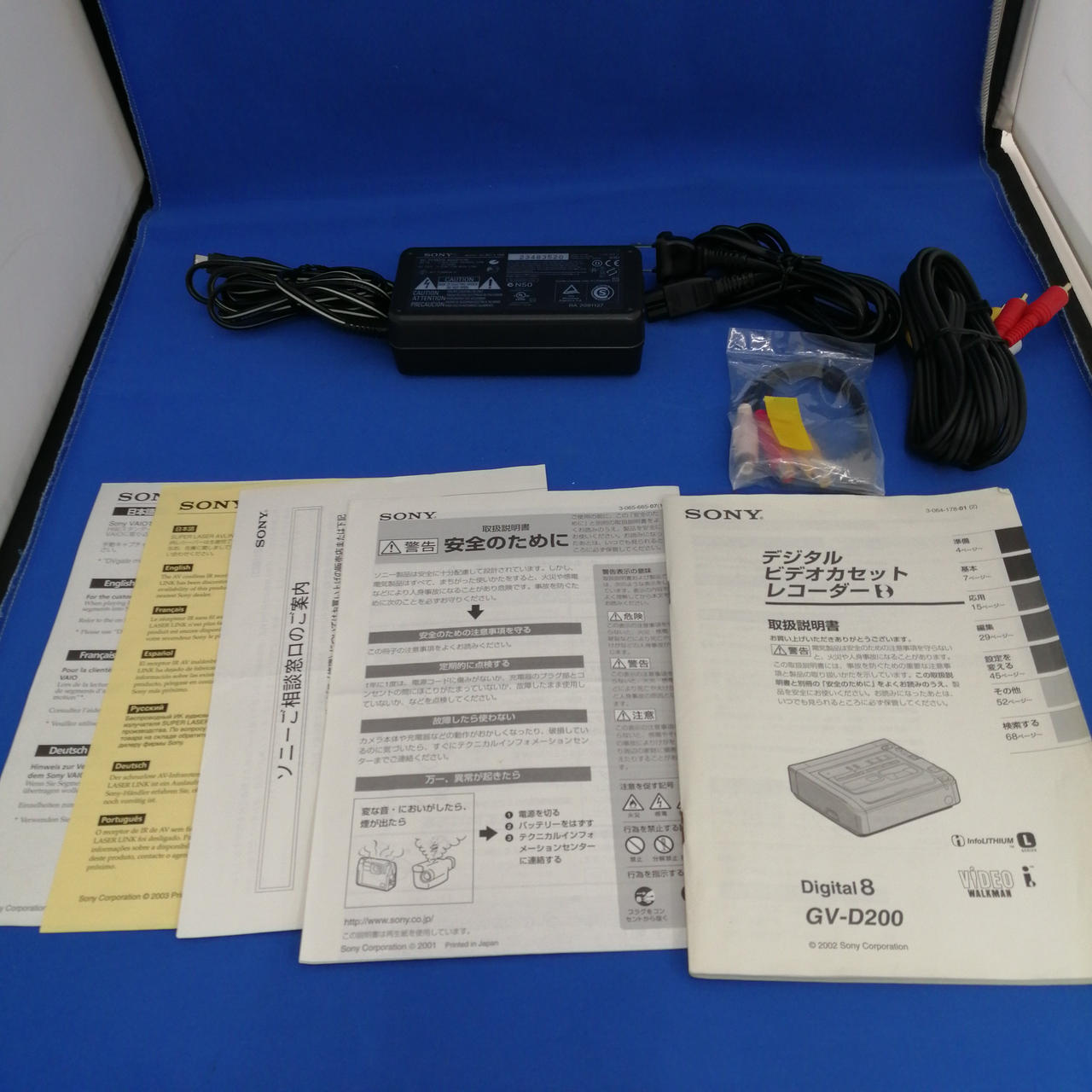 SONY GV-D200 デジタルビデオカセットレコーダー Sony GV‑D200 Digital Video Walkman – Digital‑8 / Hi‑8 / 8 mm