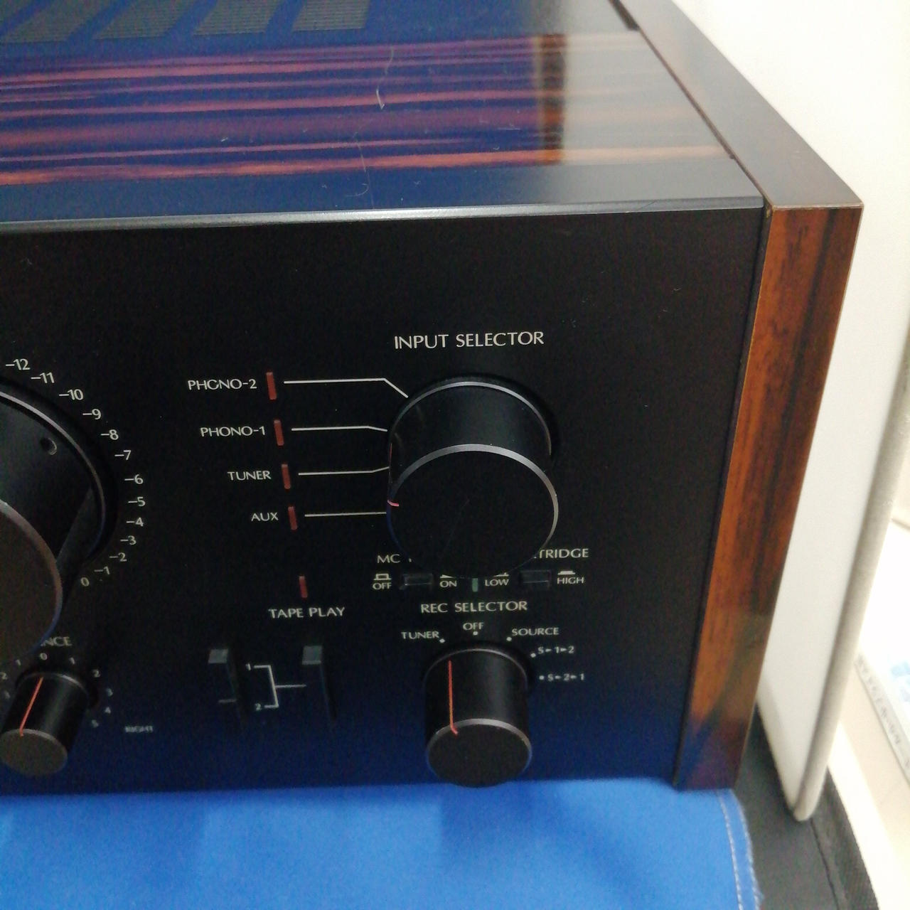 最終値下げ!　サンスイ　プリメインアンプ　AU-D907F EXTRA SANSUI AU-D907G EXTRAの仕様 サンスイ