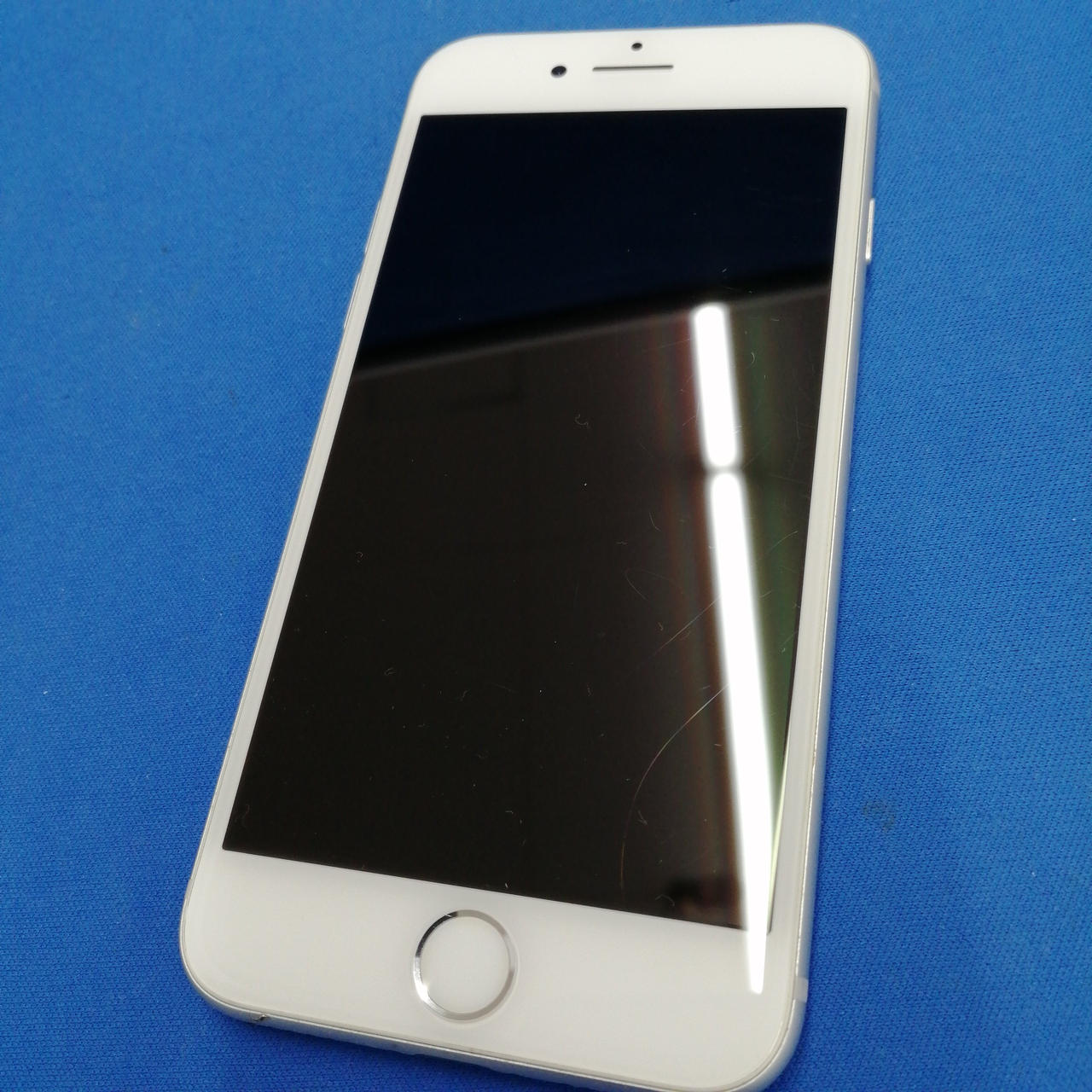 液晶画面にキズあり