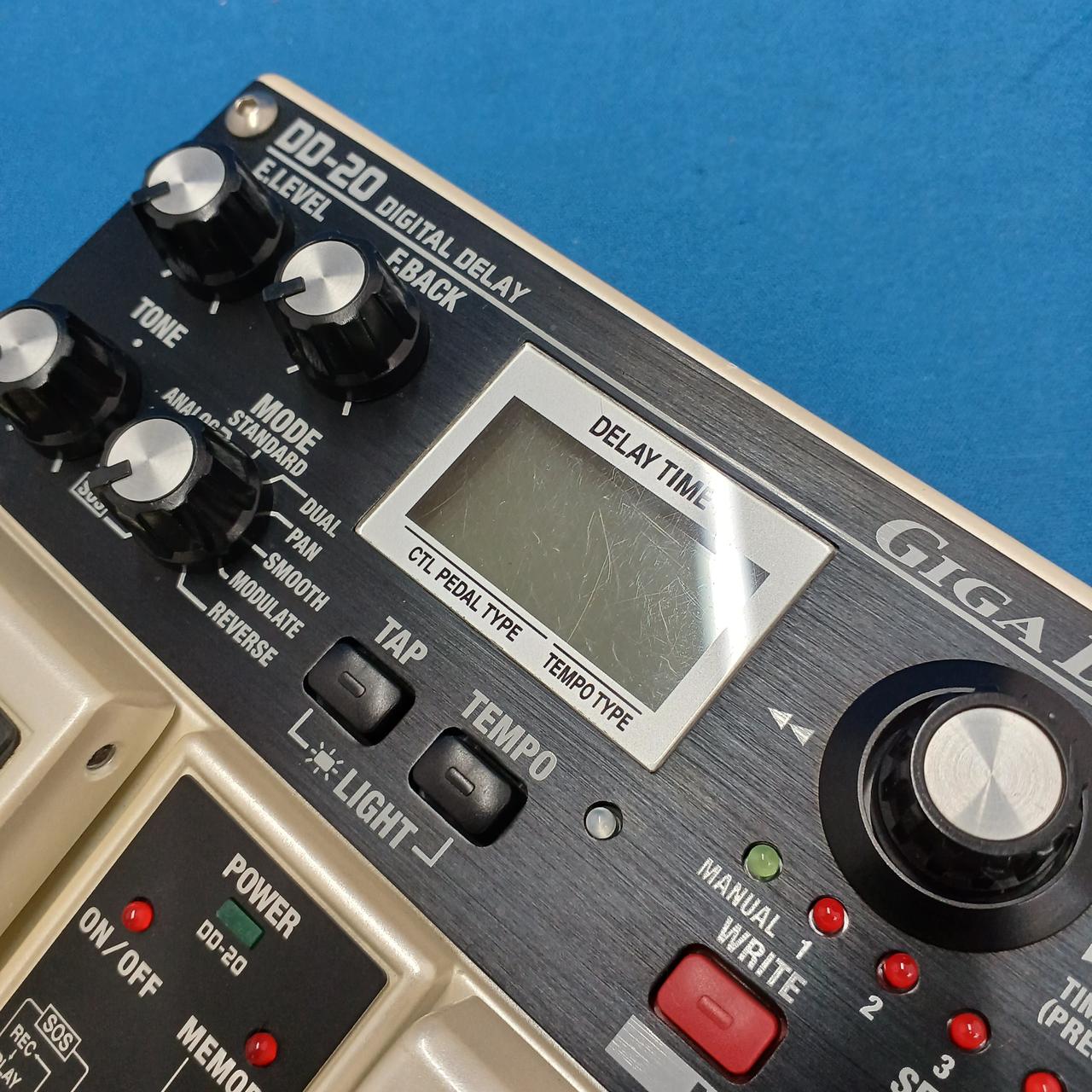 液晶画面にスリキズあり