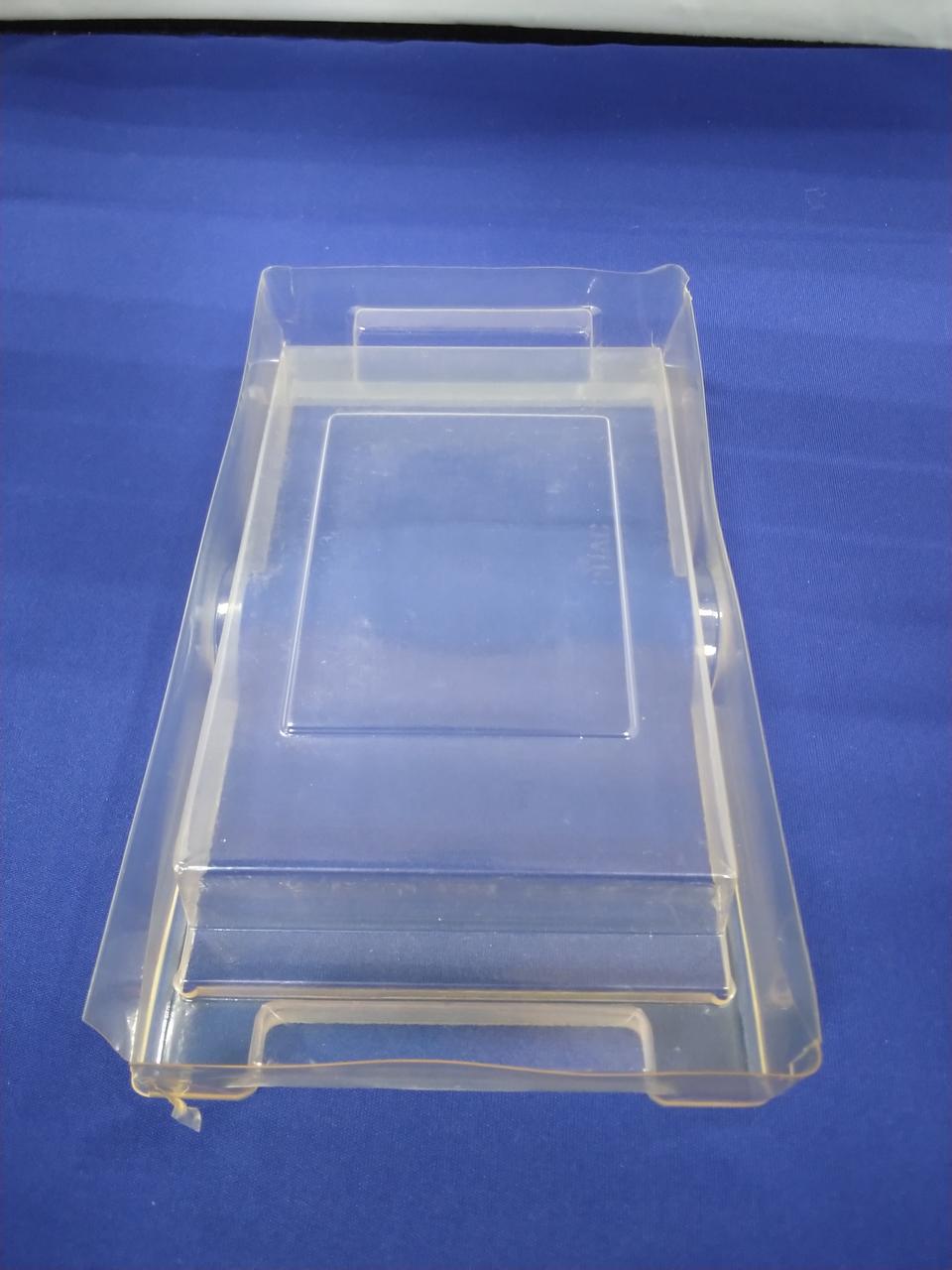 左右上下割れてます。