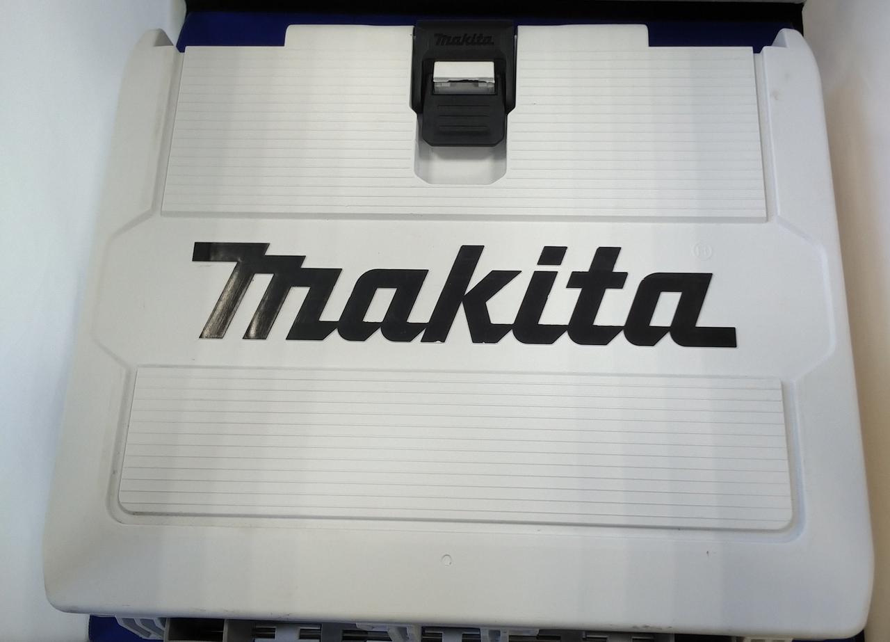 キズ、汚れあります。