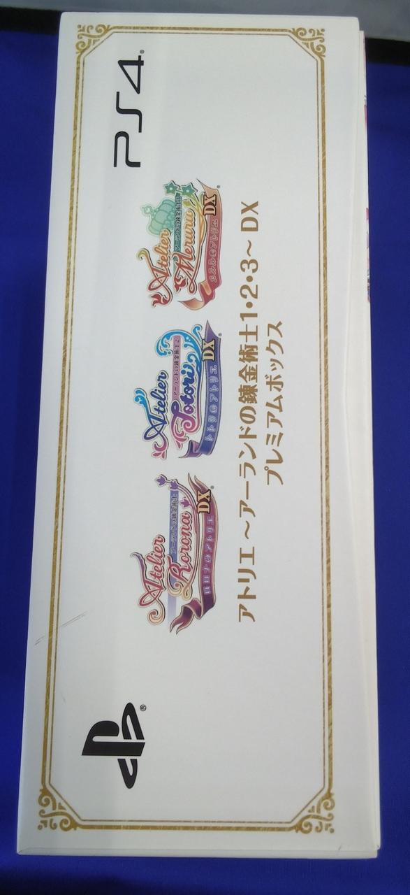 化粧箱、傷あります。