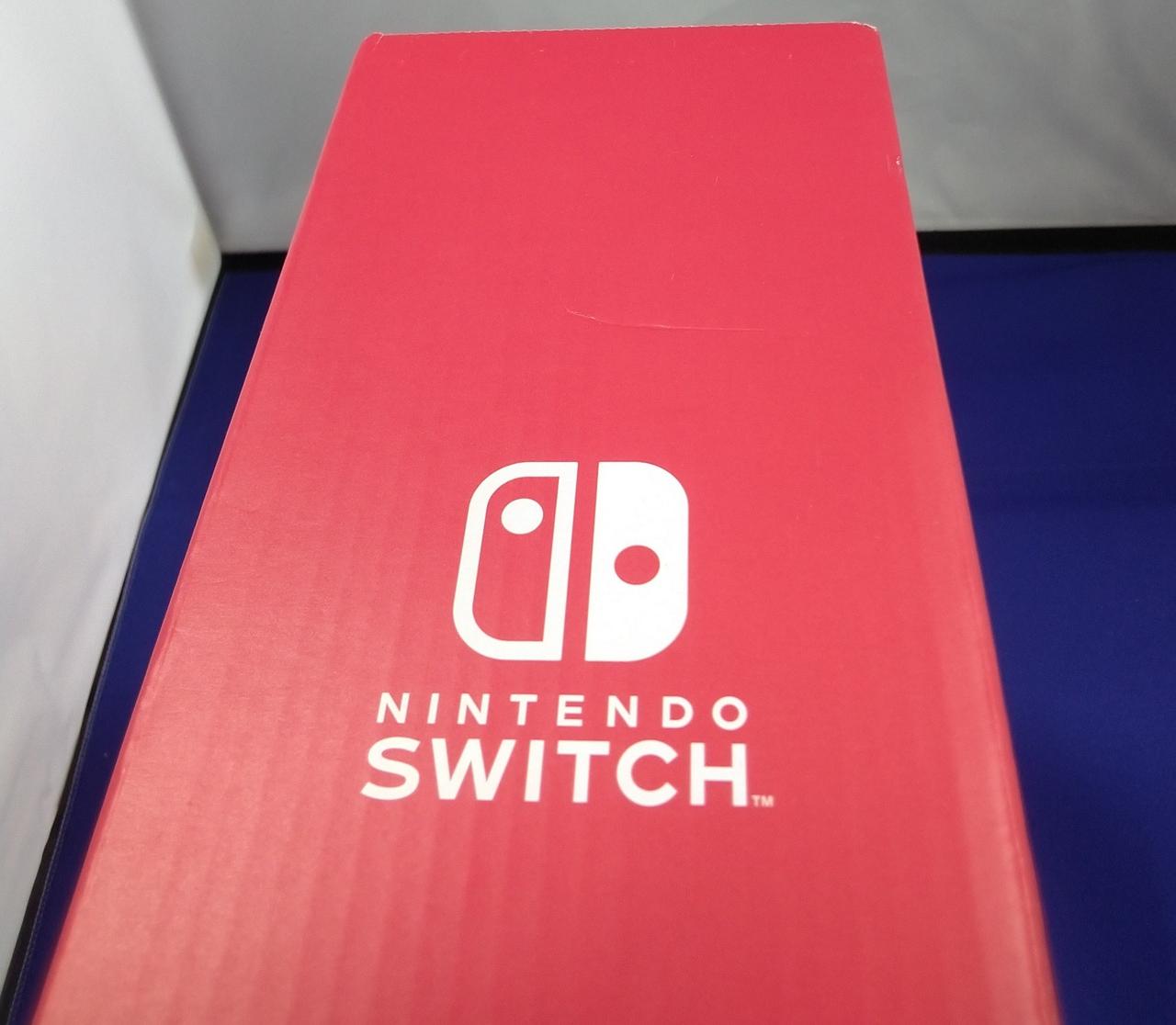 化粧箱傷あります。