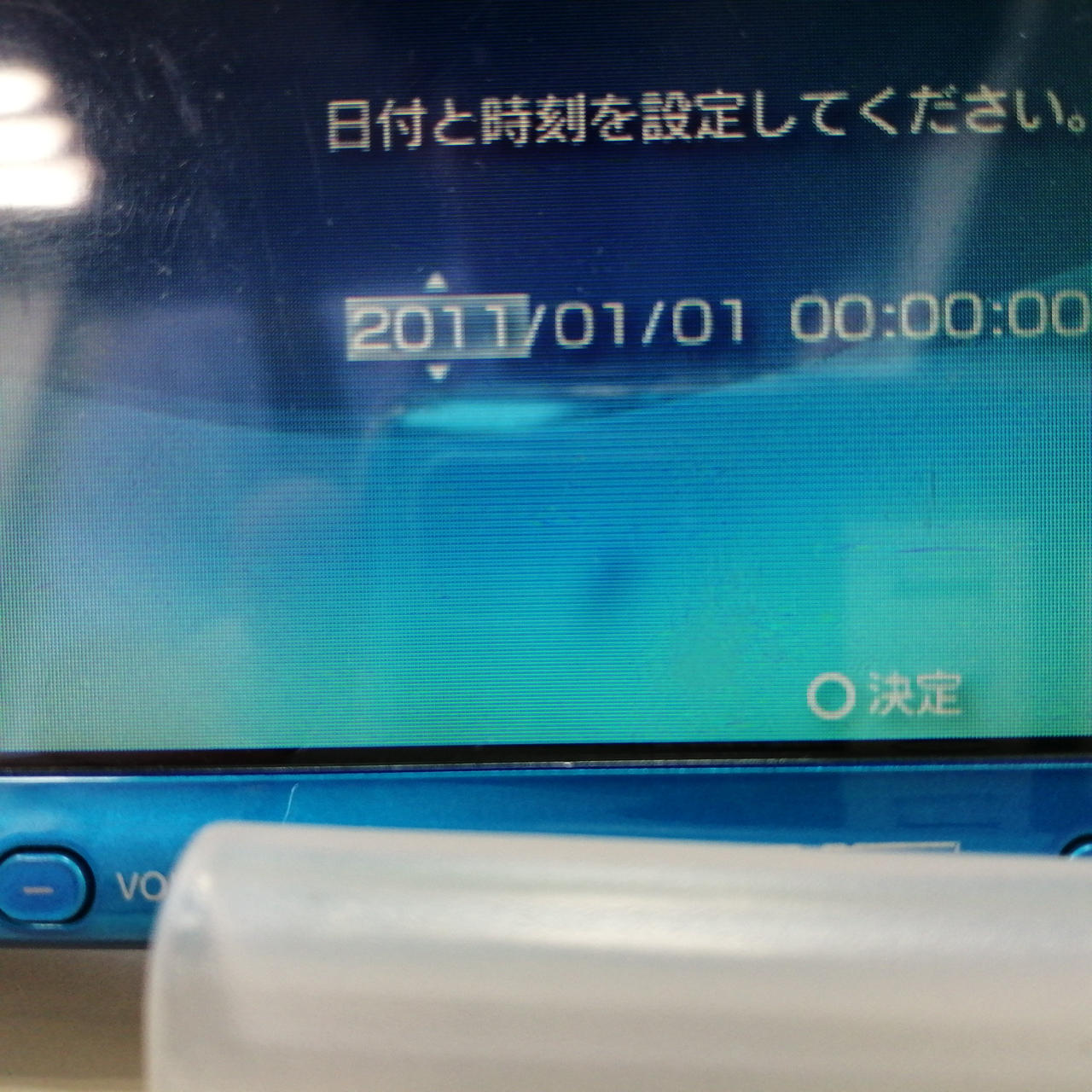 薄く黒い点あり