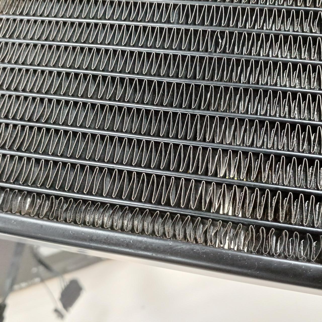 歪んでる箇所数ヶ所あります。