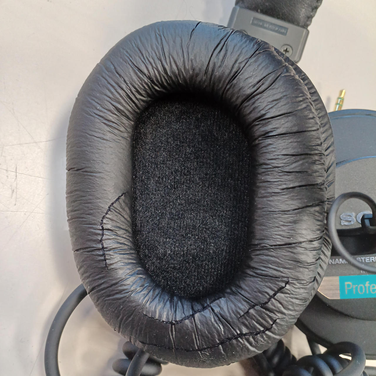 イヤーパッド割れあり