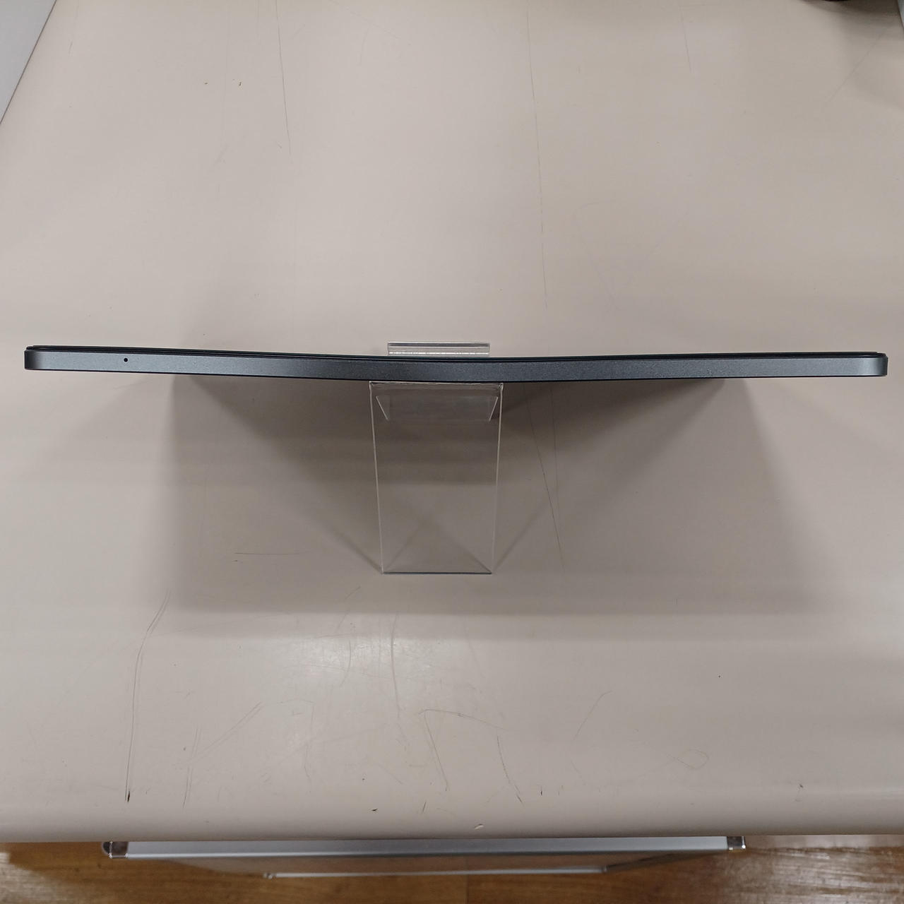 曲がっています