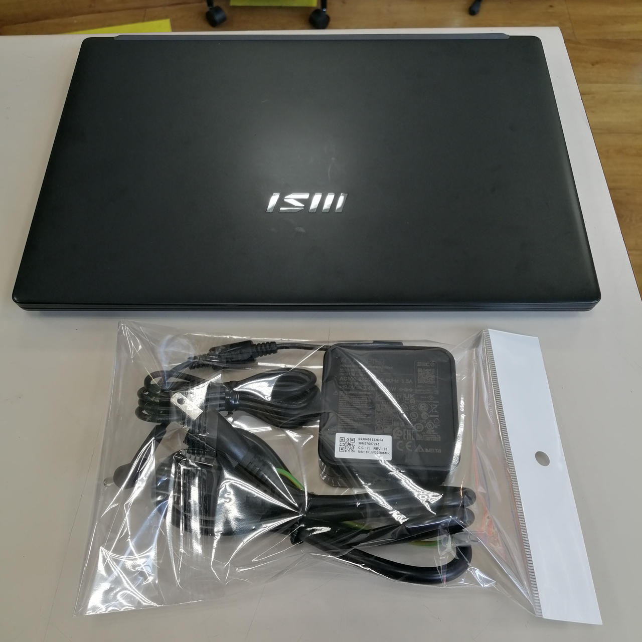 MSI ノートパソコン 14型 中古 難有り 黒 MSI ノートパソコン 14型 中古 難有り 黒