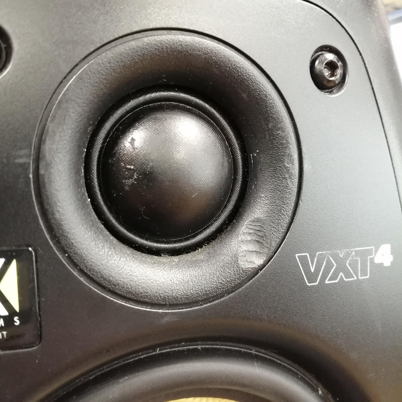 KRK VXT4 パワードモニタースピーカー 1本のみ 訳アリ品 全てのジャンルミックスに最適なモニターKRK VXT4！！