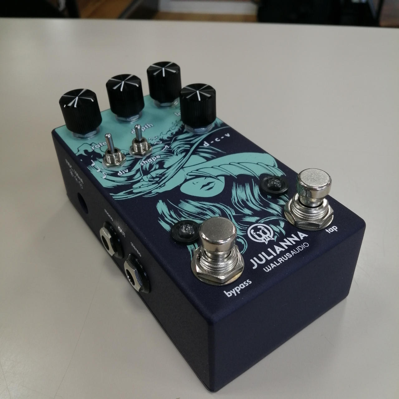 Walrus Audio Plainsman ギターエフェクター ブースター】Walrus Audioから+8dB or +15dBのブースト