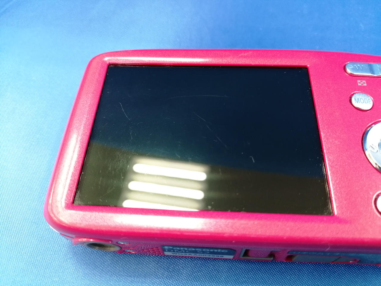 液晶にキズあります