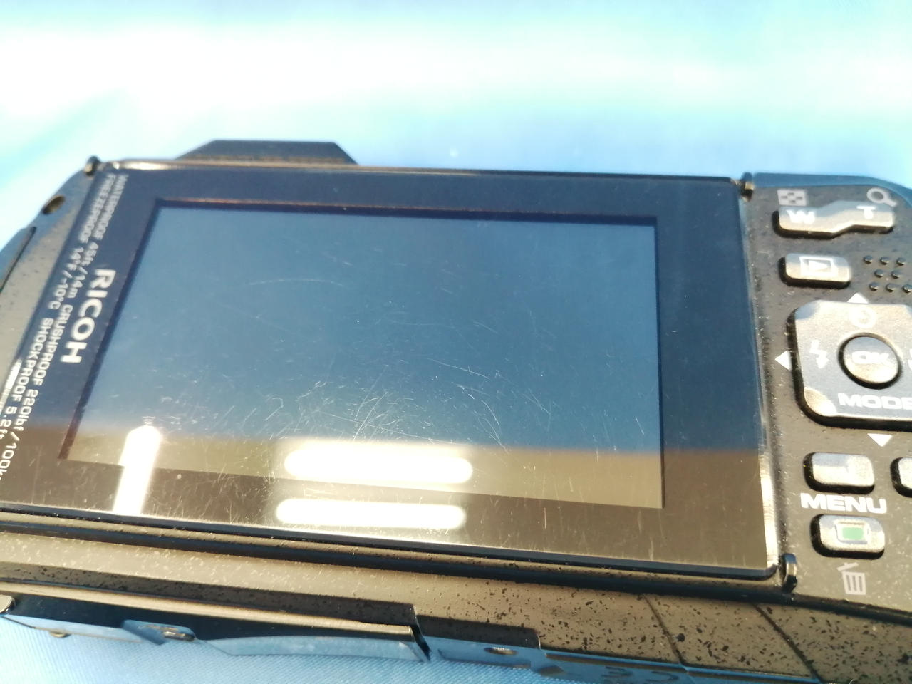 液晶にキズあります