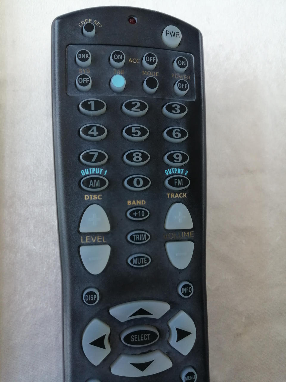 リモコン白っぽいです