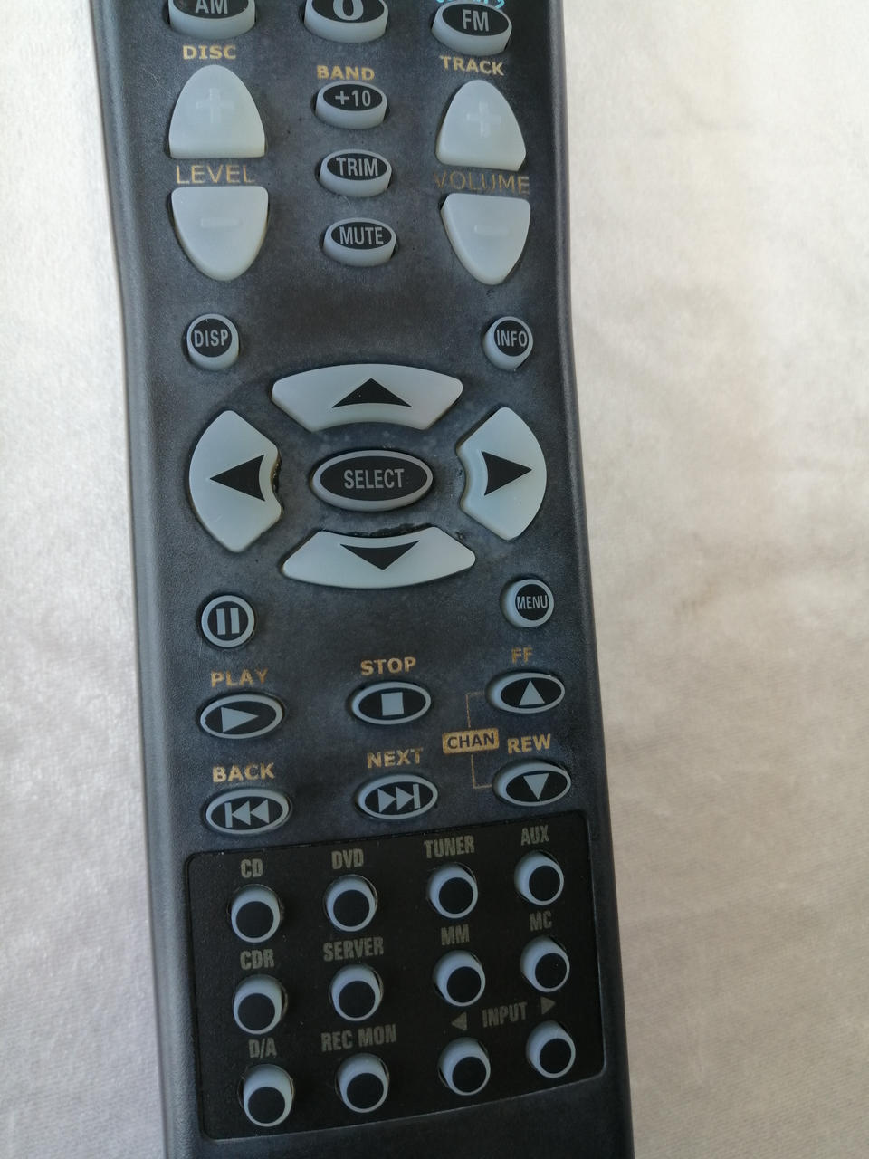 リモコン白っぽいです