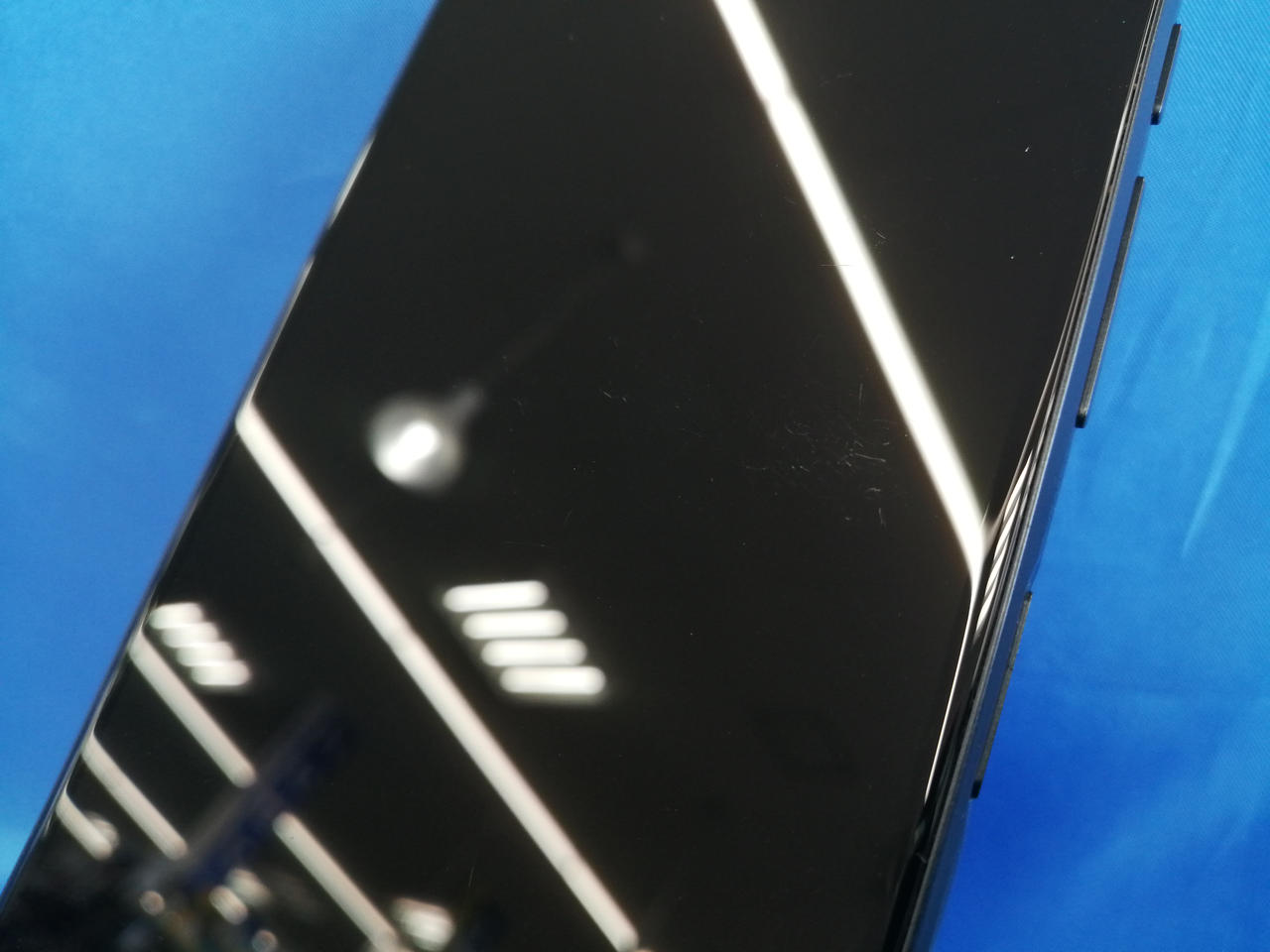 液晶にキズあります