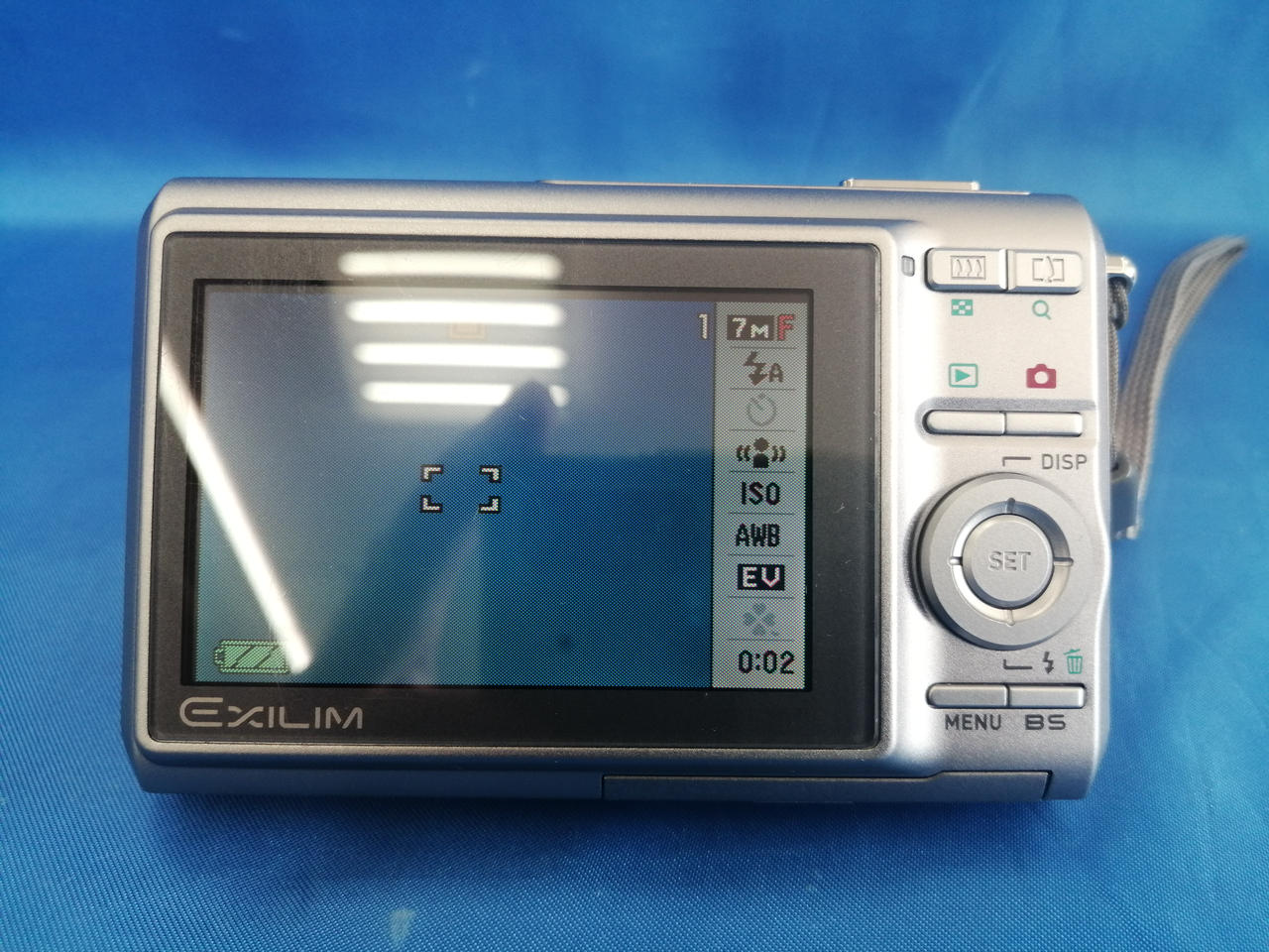 液晶下に黒点あり