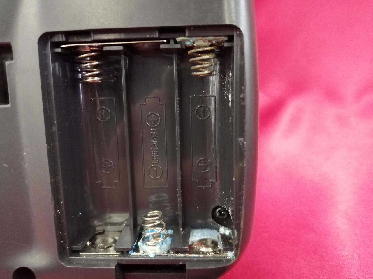 液漏れ痕あります