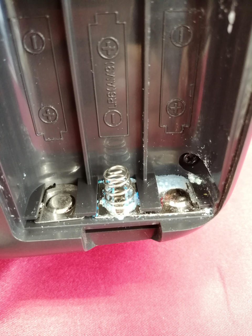 液漏れ痕あります