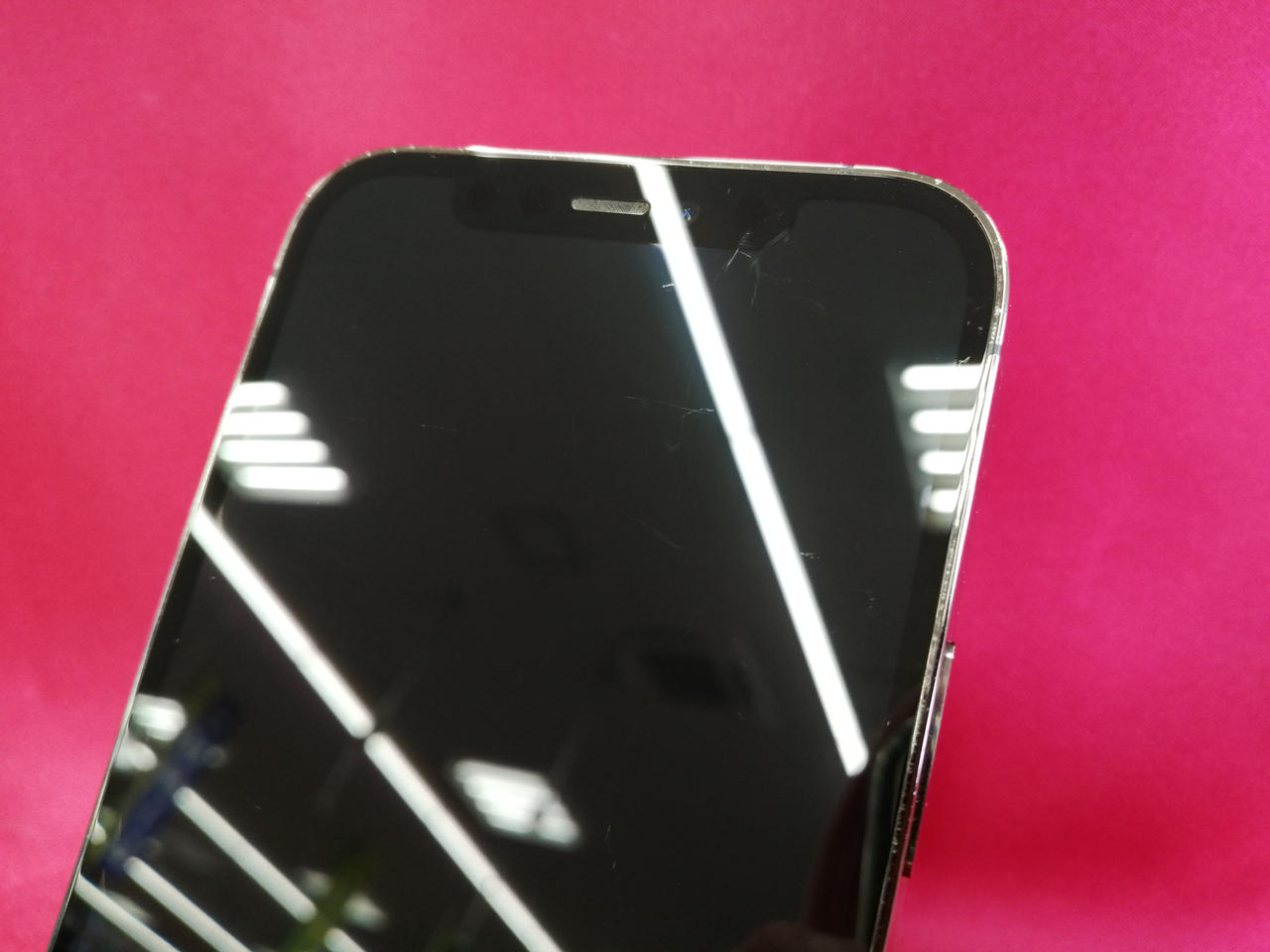 液晶にキズあります