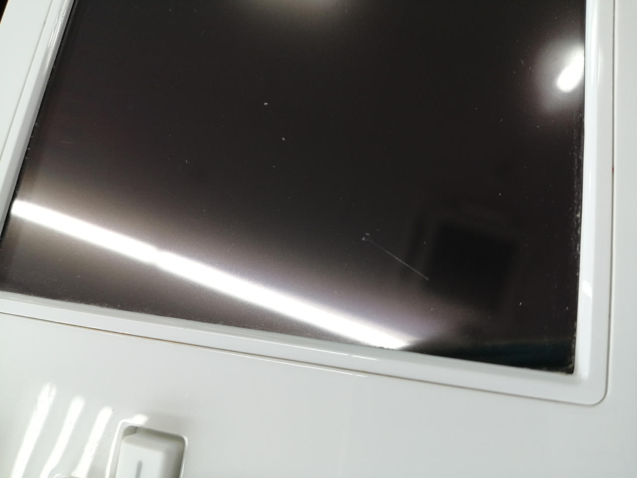 液晶キズあります