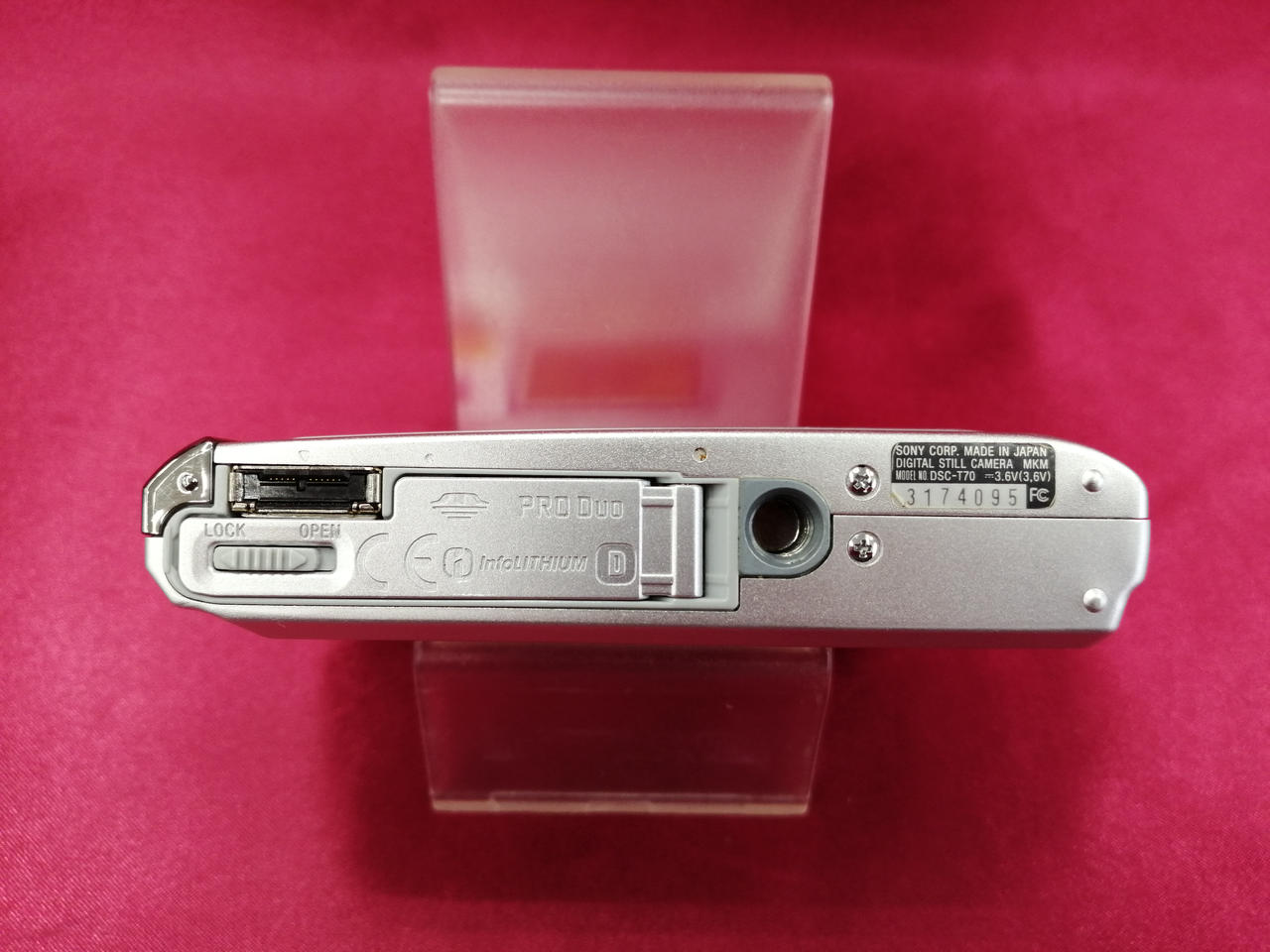 電池蓋ロック緩いです