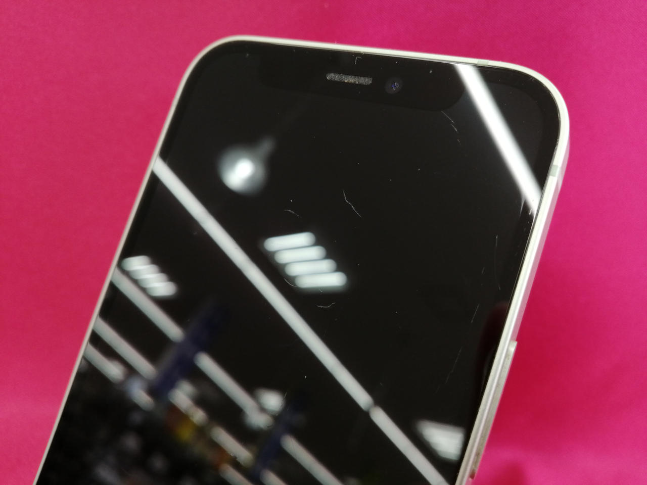 液晶にキズあります