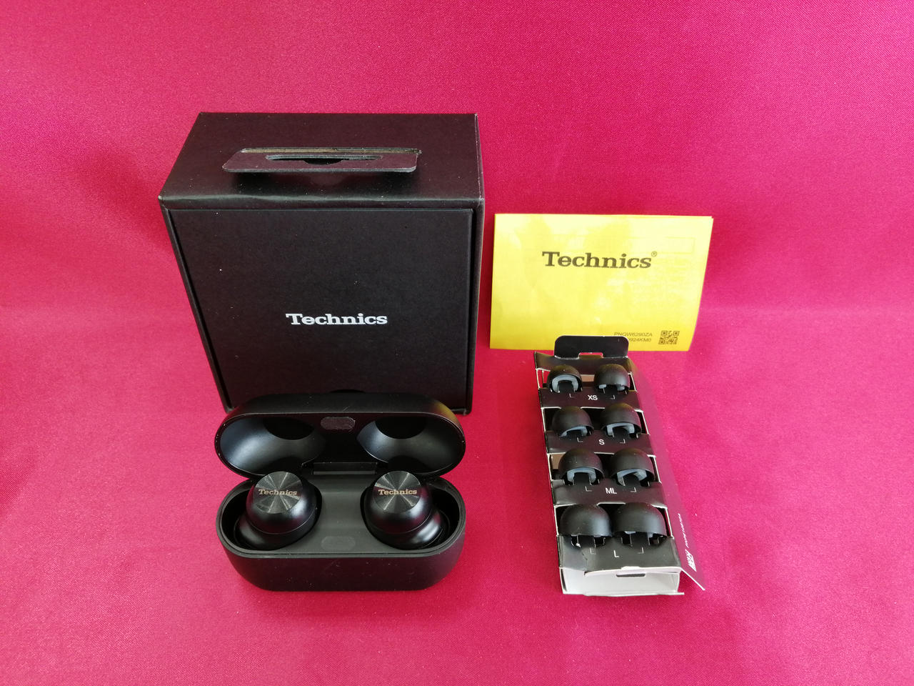 キズ、汚れあります
たばこ臭あります