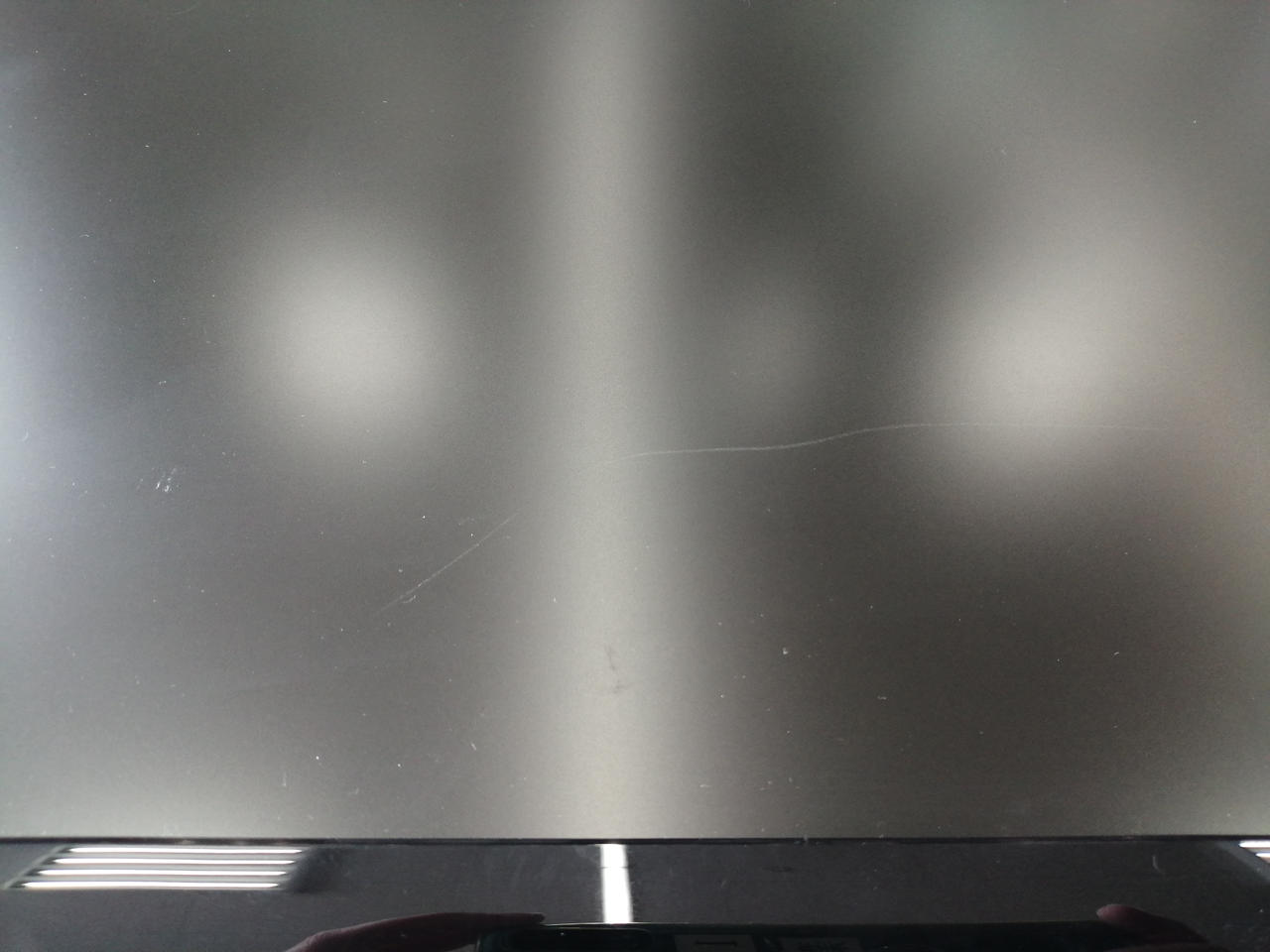 液晶にキズあります