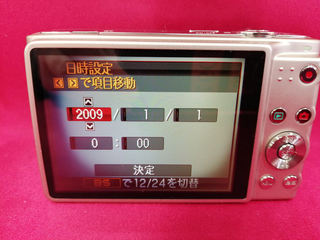 画面の周り暗いです