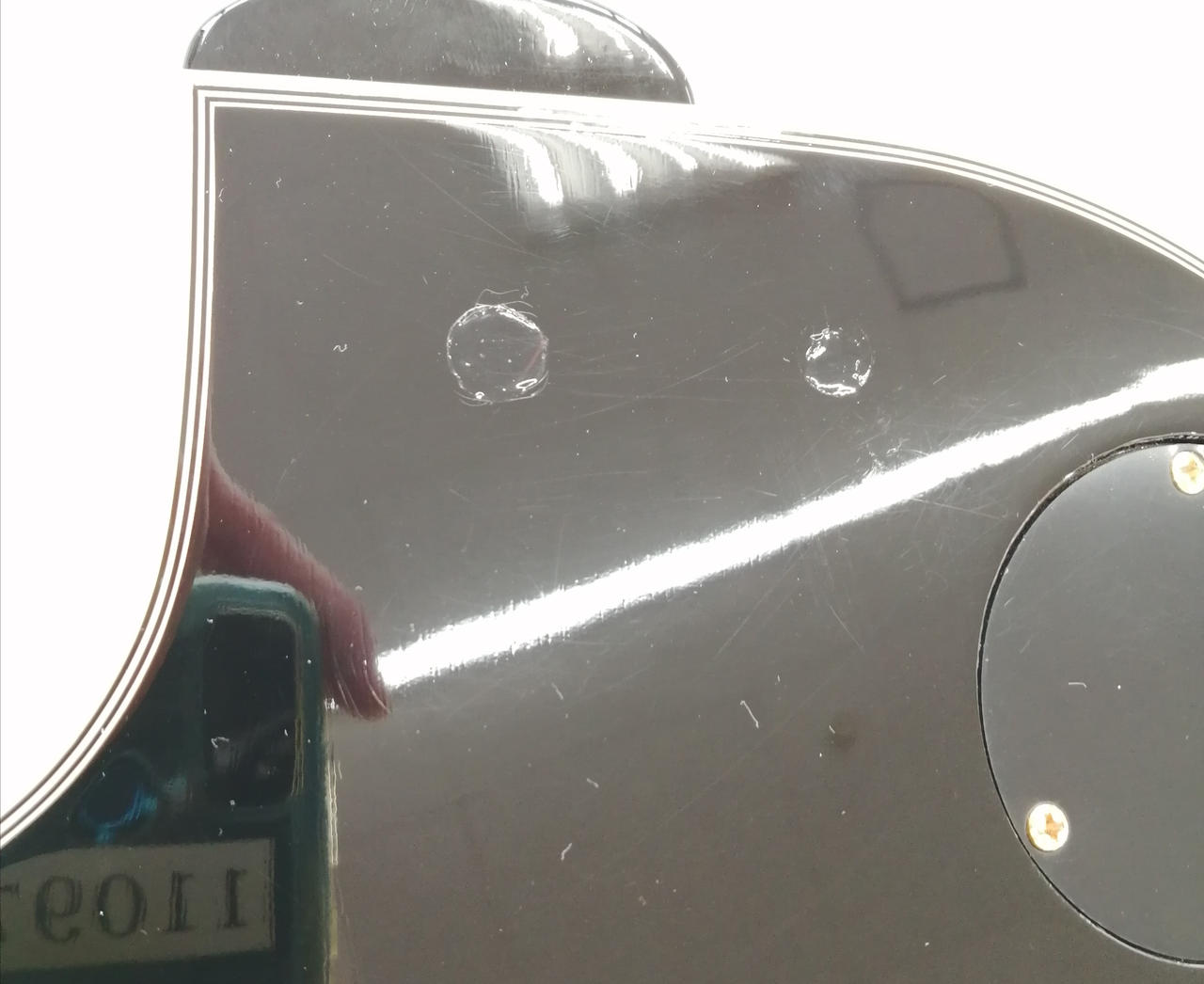 ストラップピン穴埋め2カ所