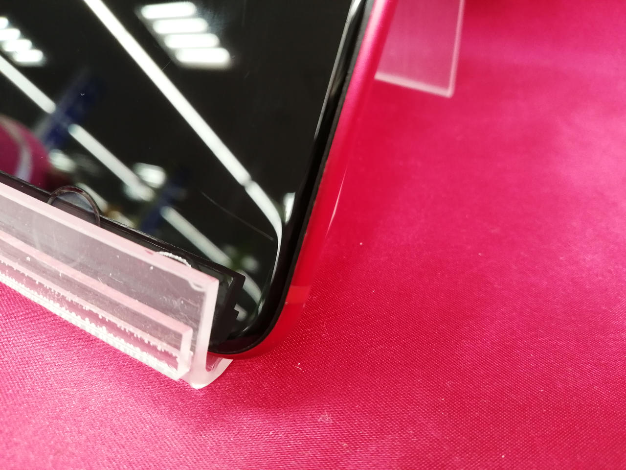 液晶にキズあります