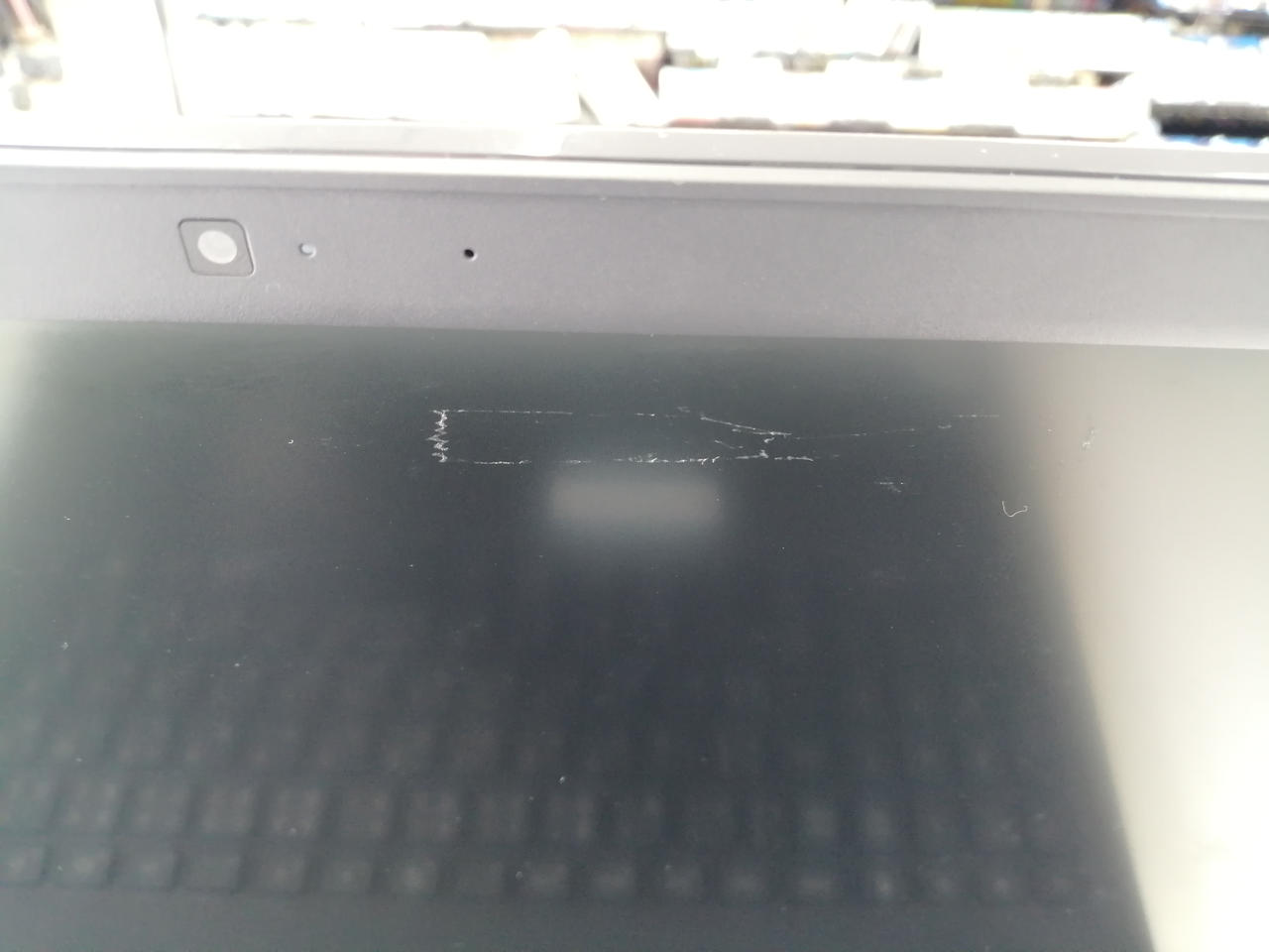 液晶に汚れあります