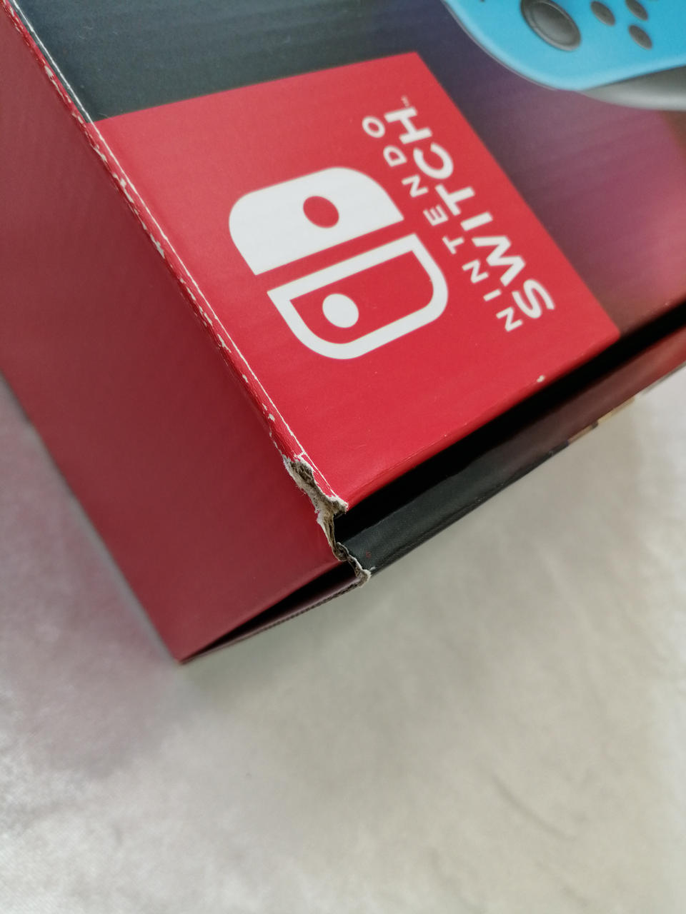 化粧箱傷みあります