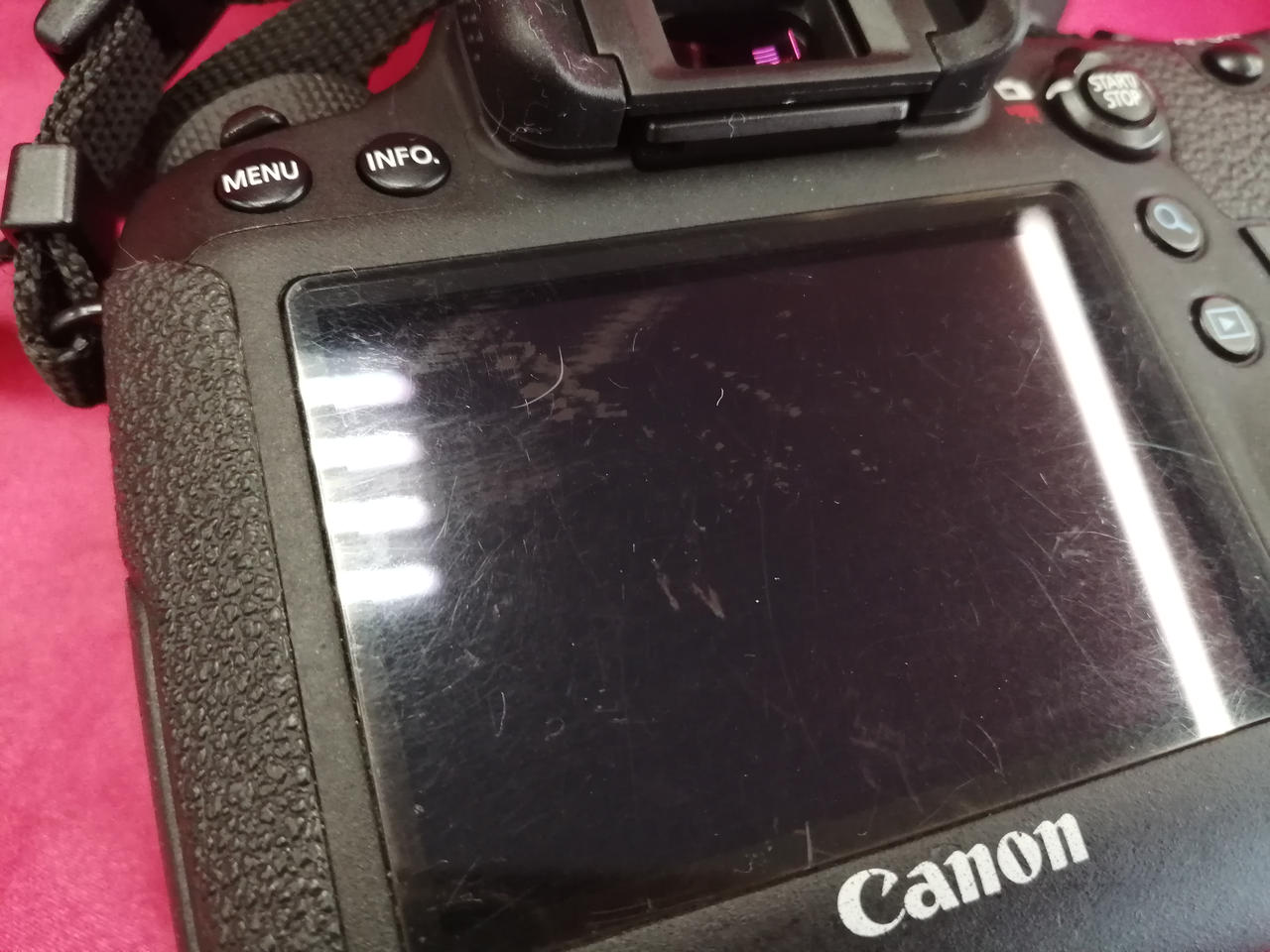 液晶キズあります