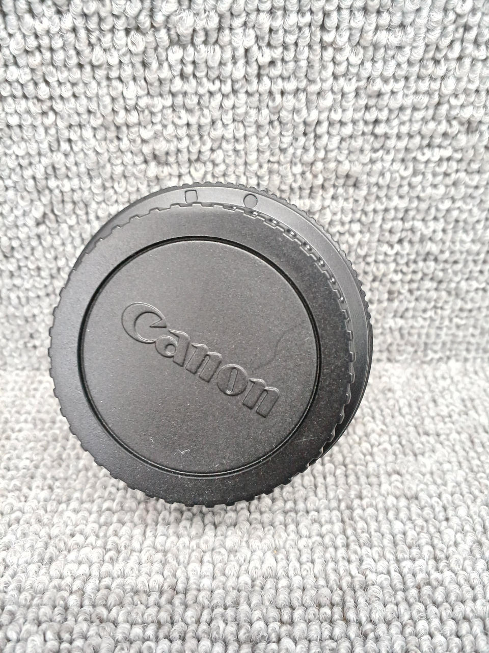 CANON 型番：EF40MM F2.8 STM キヤノン用標準・中望遠単焦点レンズ
