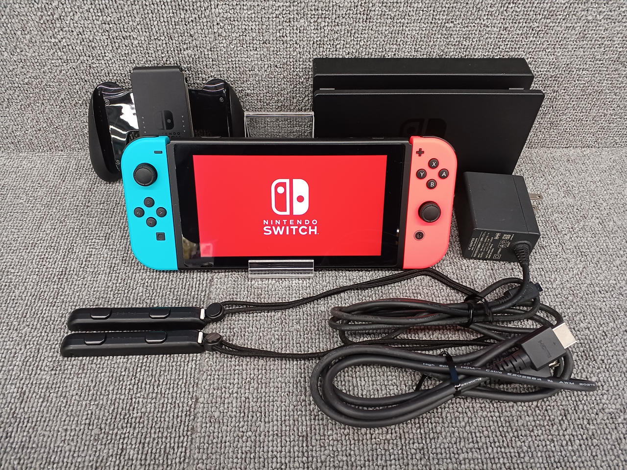 NINTENDO 型番：HAC-001(-01) NINTENDO SWITCH