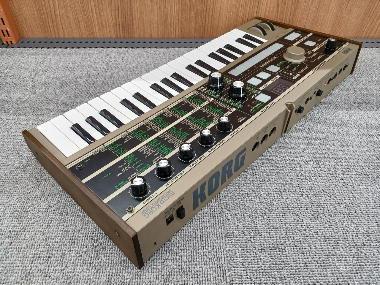KORG コルグ DSS-1 サンプリングシンセサイザー 【ジャンク品】 KORG コルグ DSS-1 サンプリングシンセサイザー 【ジャンク品