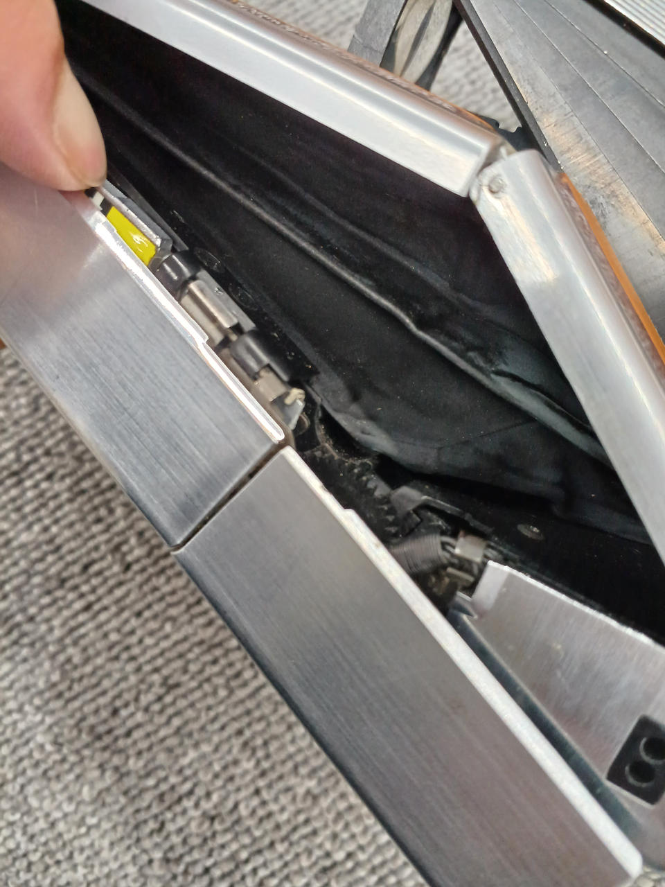 中の部品破損あります