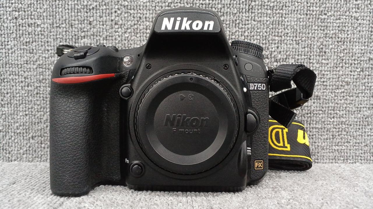 Amazon | Nikon D70 デジタル一眼レフカメラ レンズキット [AF-S