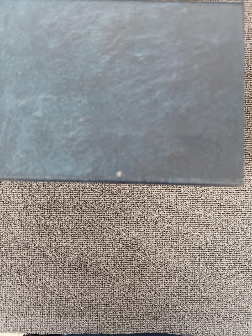 外箱はがれあります。