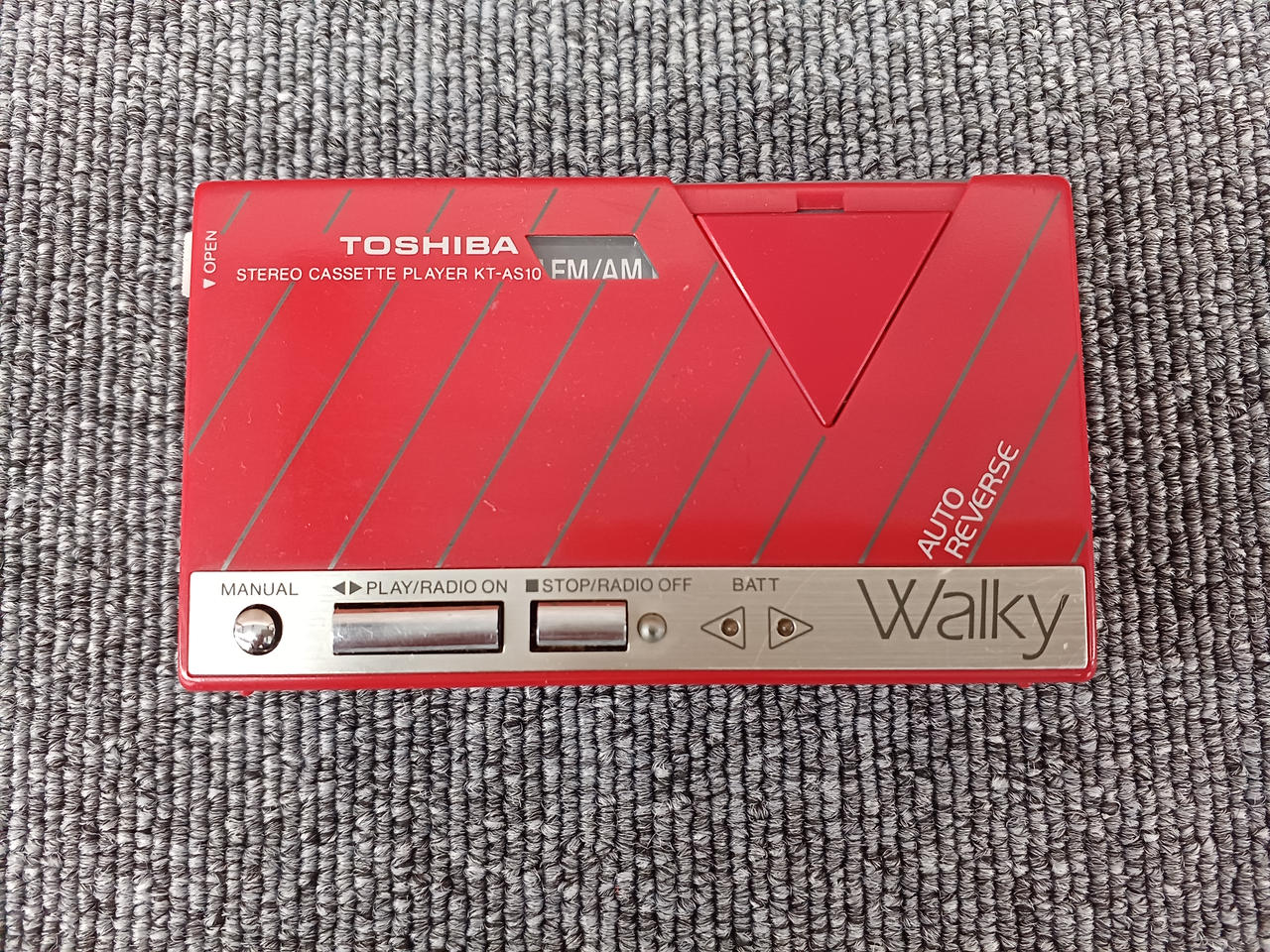 激レアカラーレッドTOSHIBA KT-VS1 カセットプレーヤー 東芝 東芝 KT-VS1 Walky ウォーキー ポータブル カセットプレーヤー 参考
