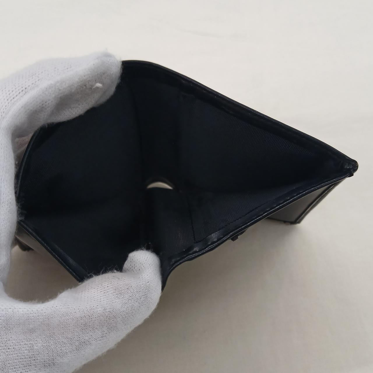 内側のタグがとれています