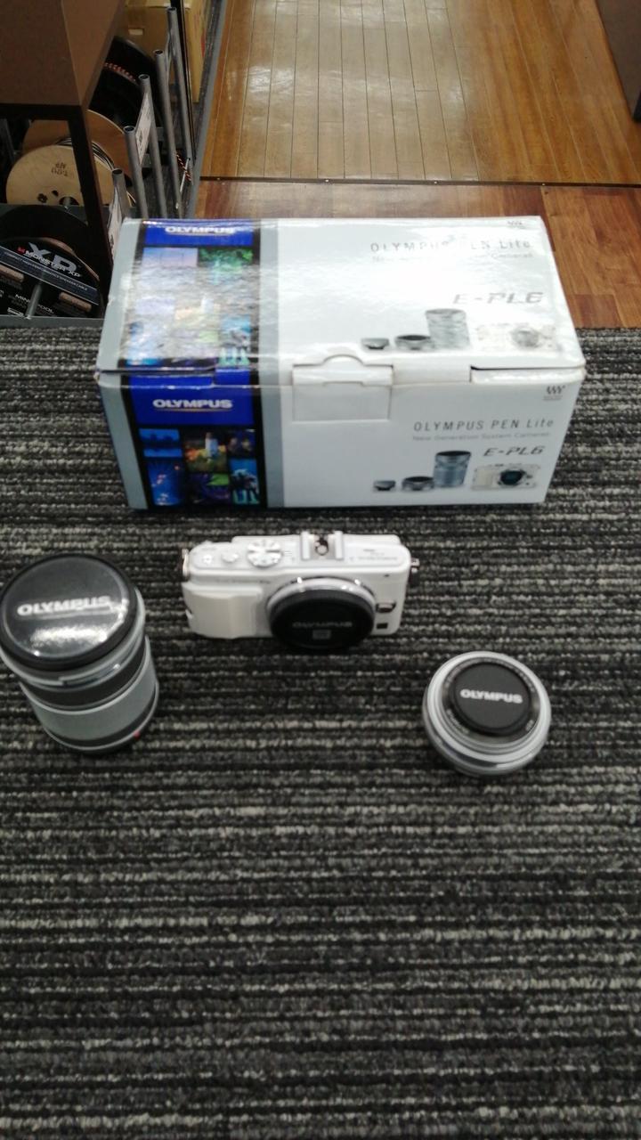 オリンパス　OLYMPUS ミラーレス一眼カメラ　ダブルズームレンズキット オリンパス(OLYMPUS)|ミラーレス一眼 ダブルズームキット
