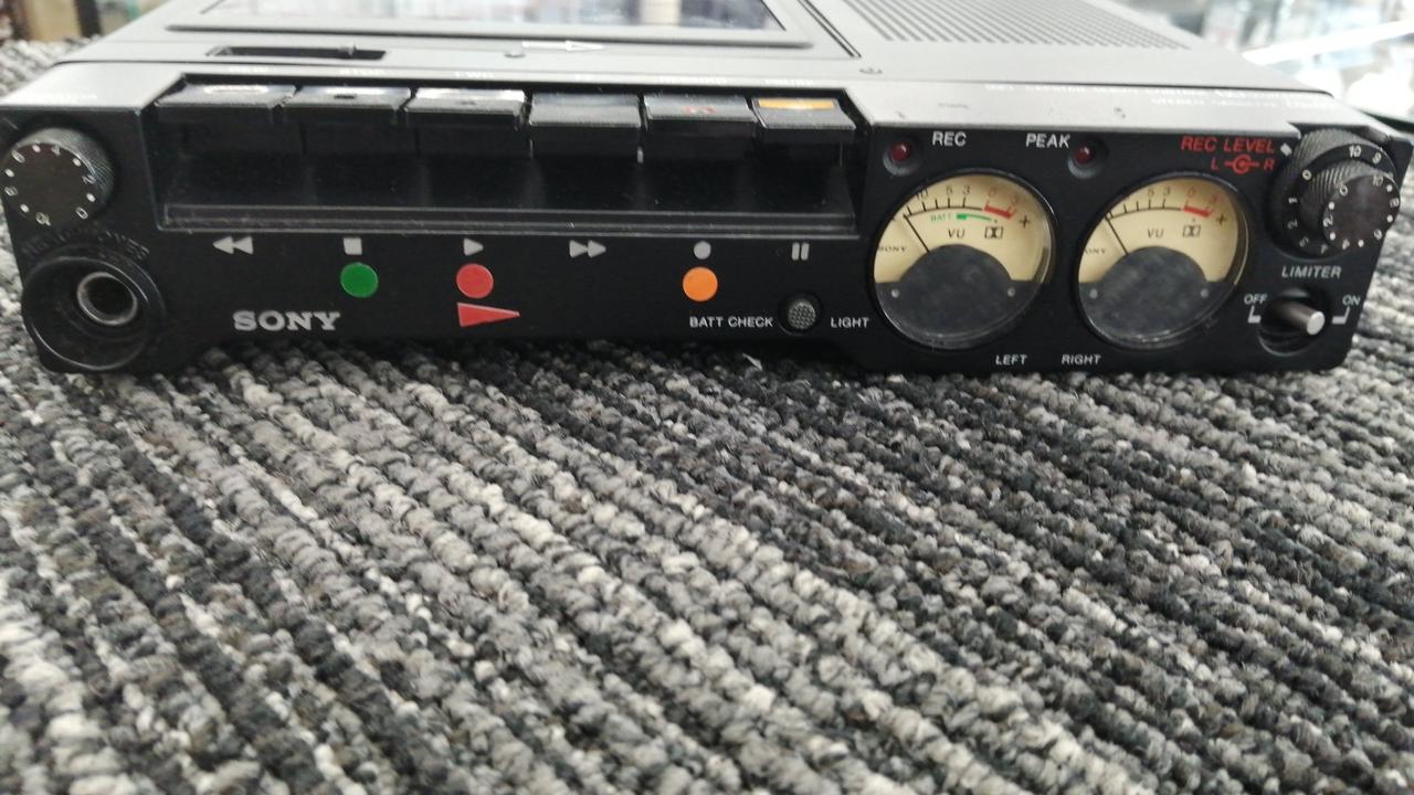 ソニーEDB-9000カセットレコーダージャンク品の出品です。 ソニーEDB-9000カセットレコーダージャンク品の出品です