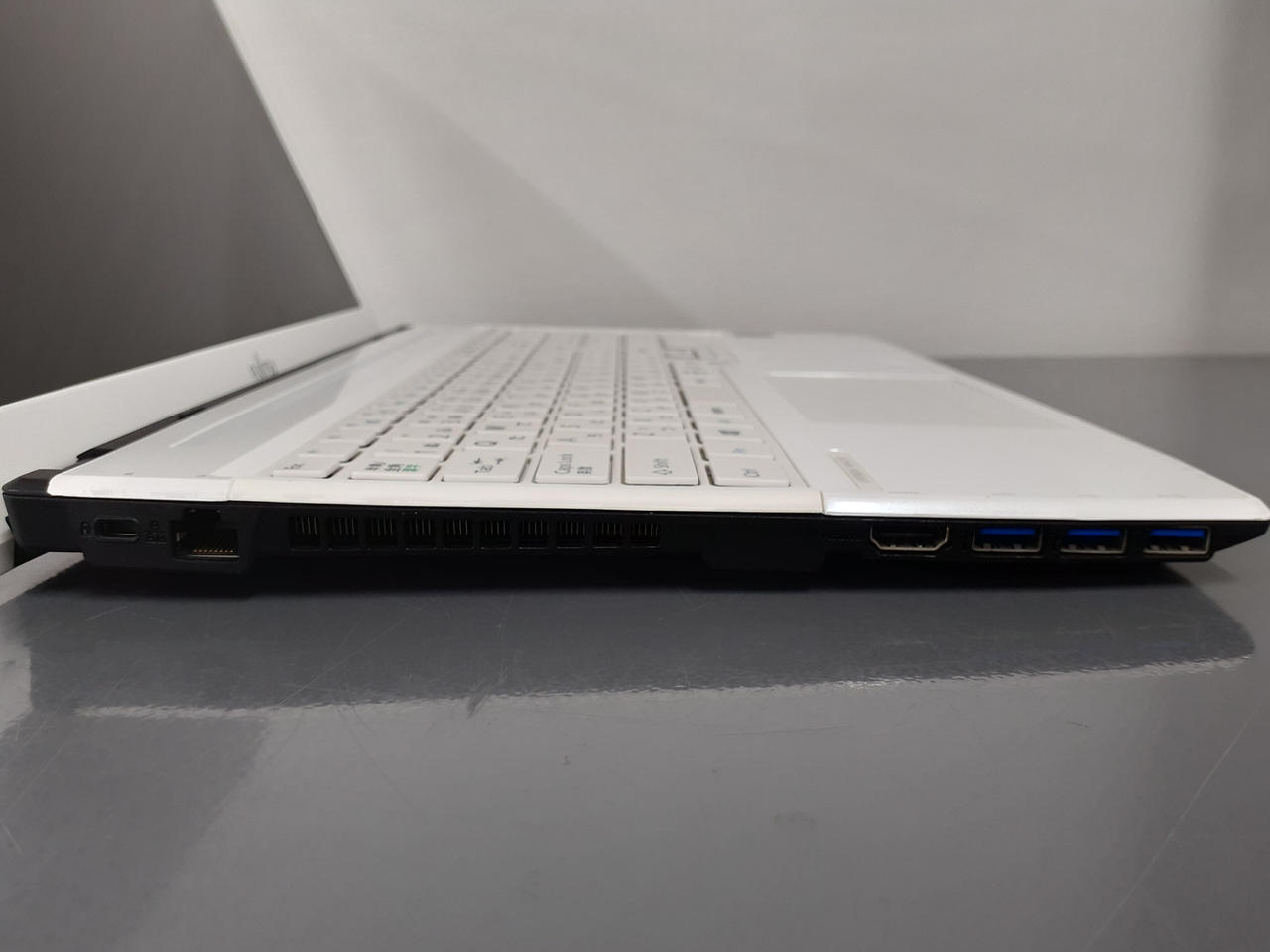 綺麗なホワイト⭐処理能力が速い♪♪⭐ NEC LaVie SSD 240GB