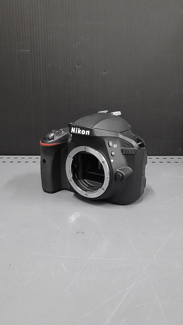 超美品 NIKON ニコン D3300 ショット枚数 196枚 M495 超美品 NIKON ニコン D3300 ショット枚数 196枚 M495 194:『Nikon